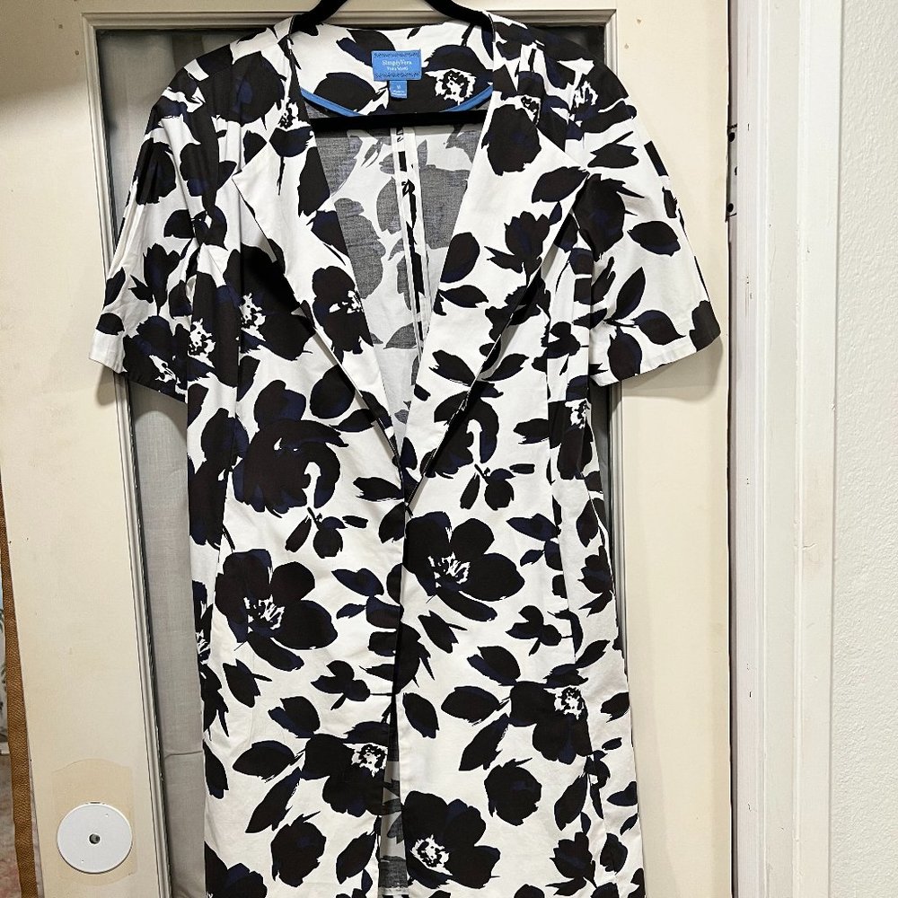 Vera Wang Black & White floral print jacket, size M